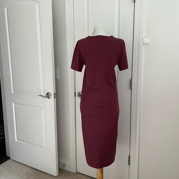 Semi fitted, Wine colored, V Neck, T-shirt dress, with side slit, midi - Picture 2 of 8